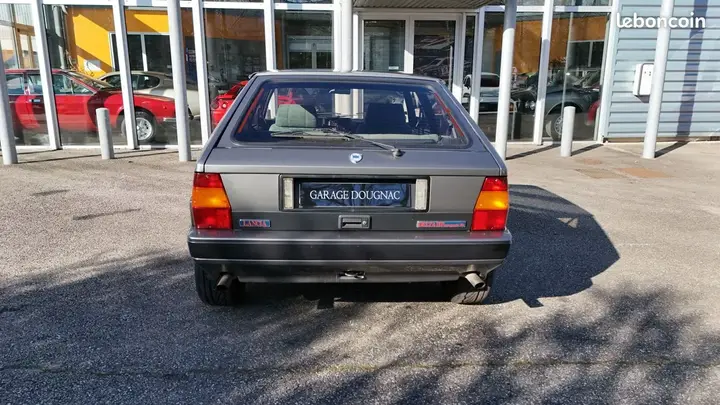 Lancia Delta 1992 photo 4
