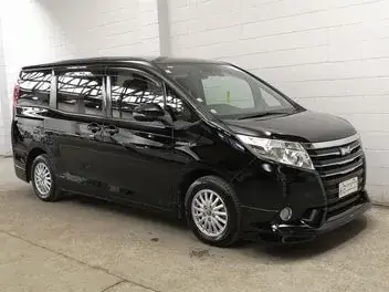 Toyota Noah 2017 photo 2