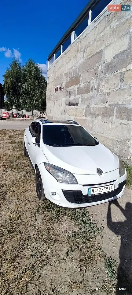 Renault Megane 2011 photo 2