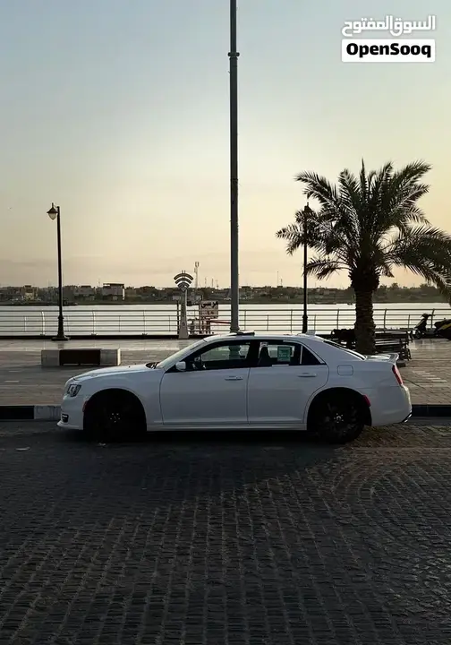 Chrysler 300 2022 photo 4