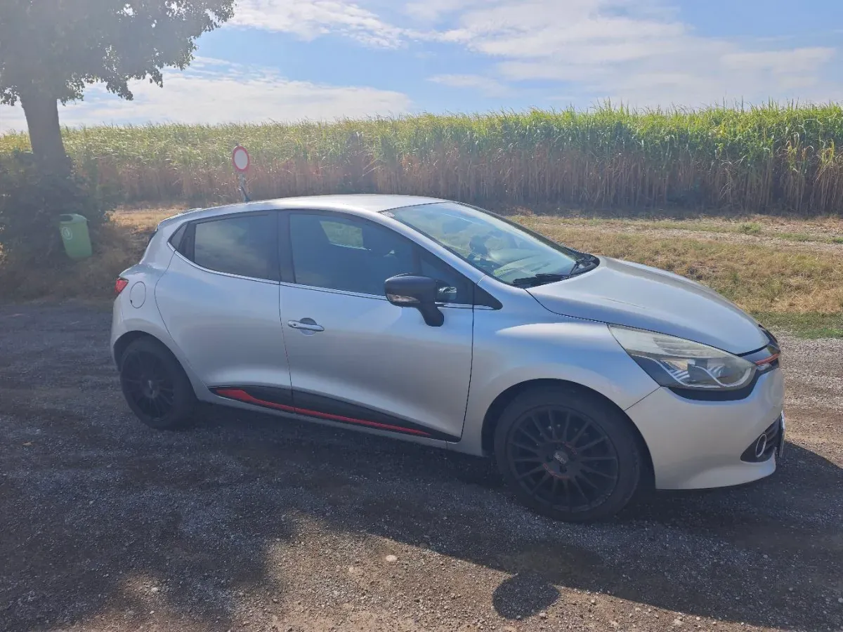 Renault Clio 2015 photo 2