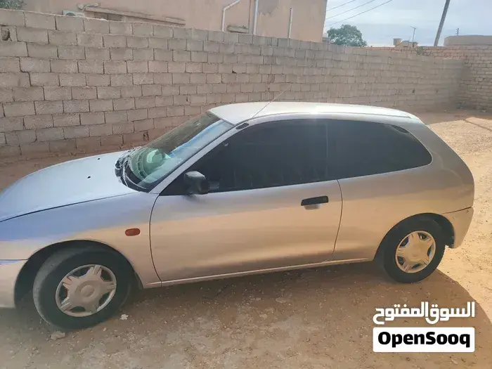 Mitsubishi Colt 2001 photo 4