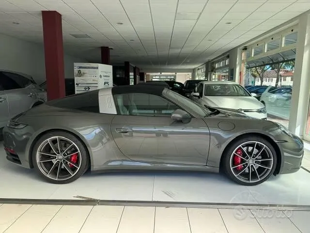 Porsche 911 2022 photo 4