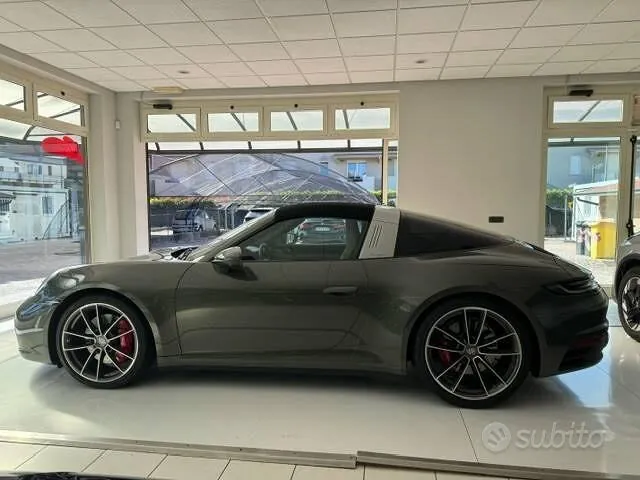 Porsche 911 2022 photo 2