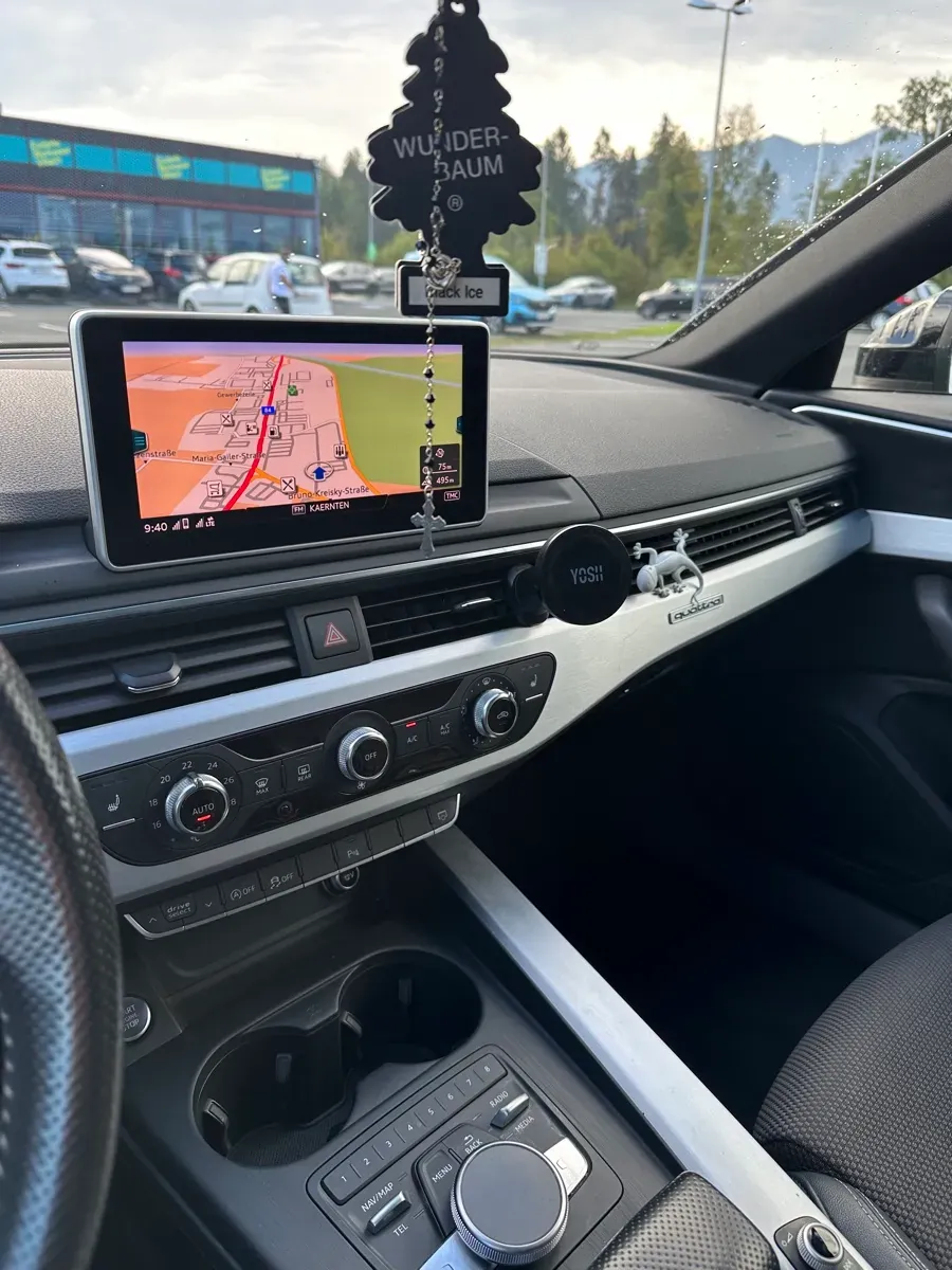 Audi A4 2018 photo 2