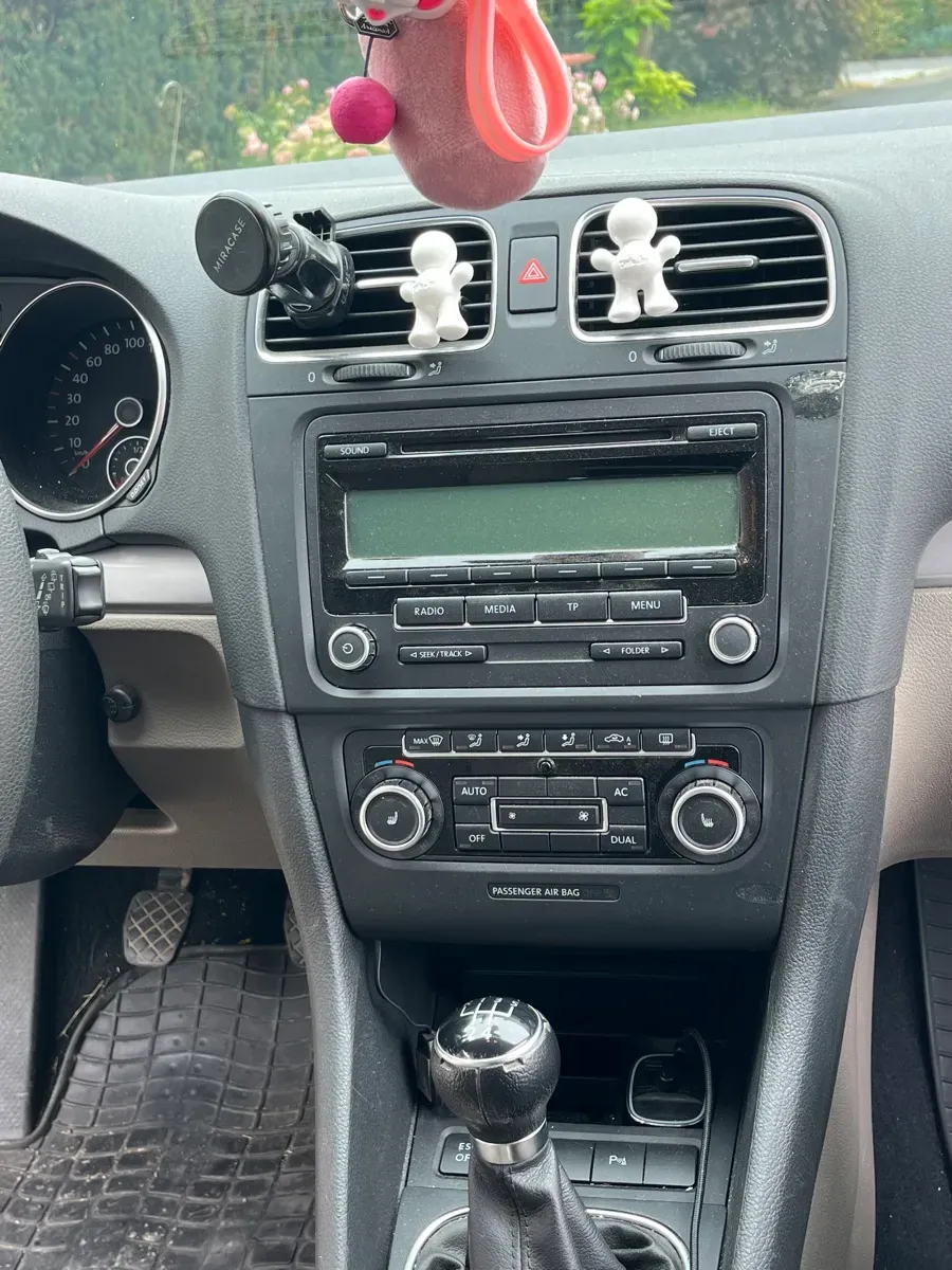 Volkswagen Golf 2010 photo 2