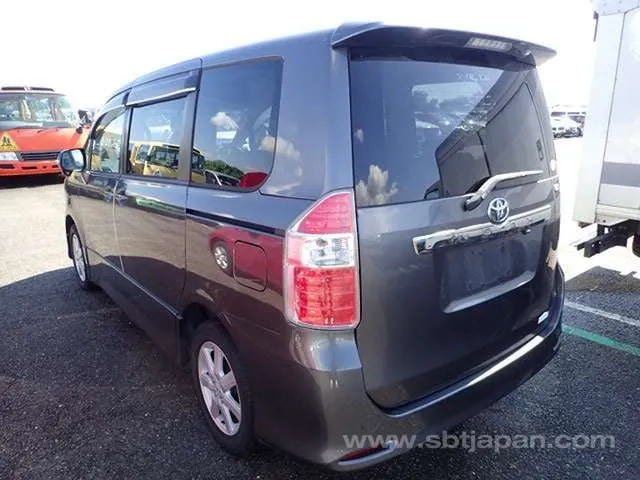 Toyota Noah S 2007 photo 3