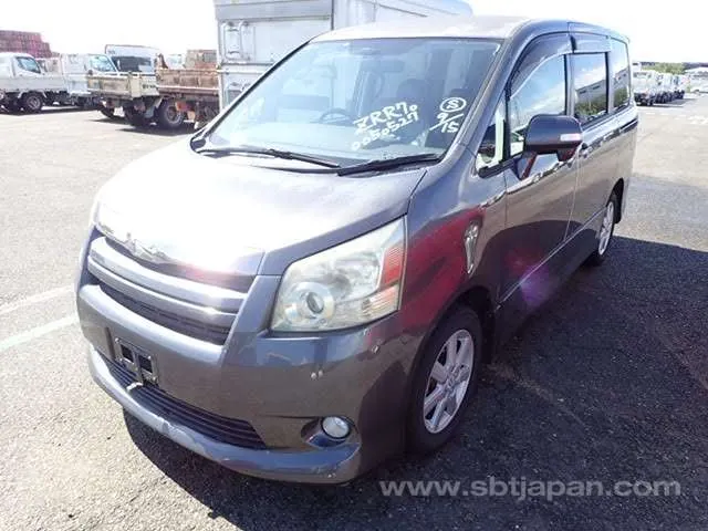 Toyota Noah S 2007 photo 2