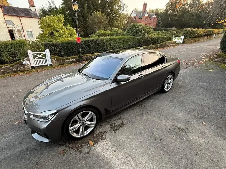 BMW 7 Series 2018 photo 4