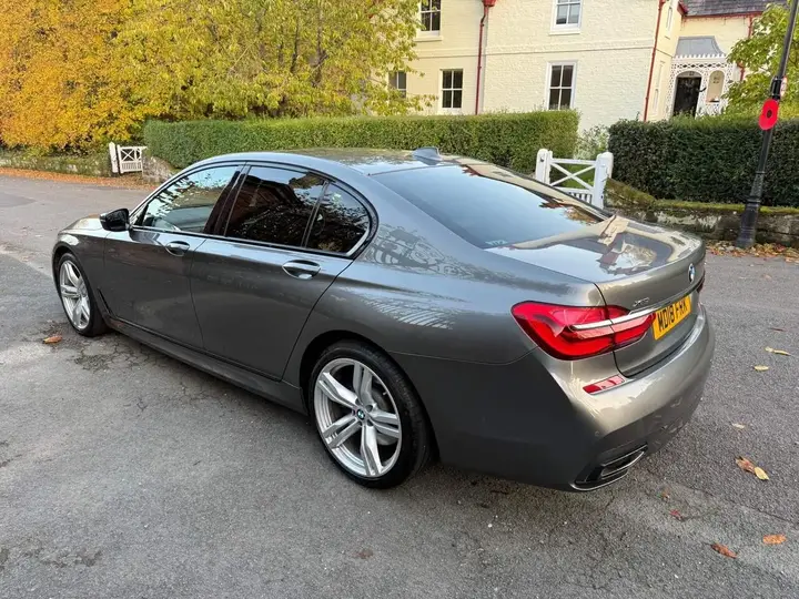BMW 7 Series 2018 photo 5