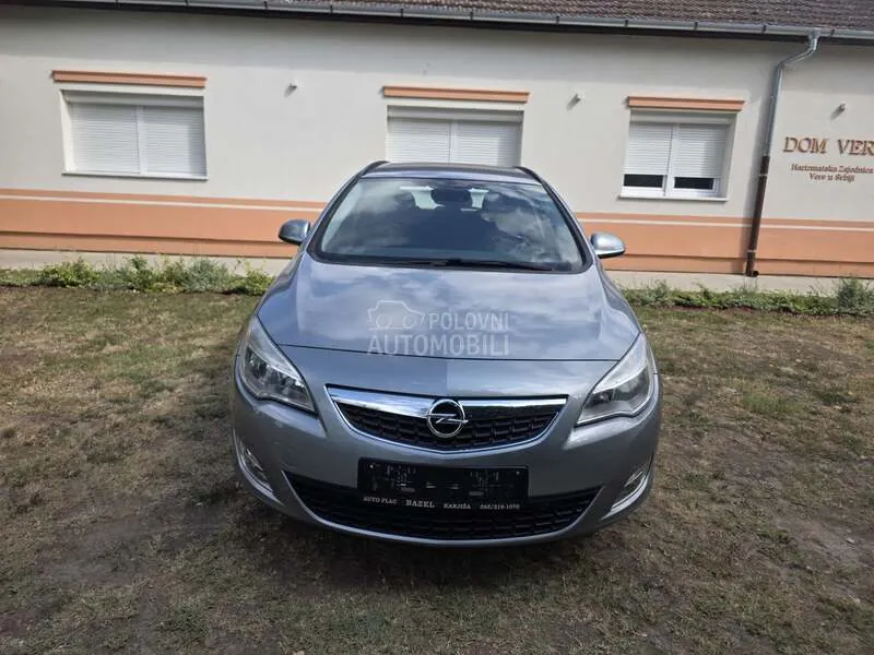 Opel Astra J 2011 photo 2