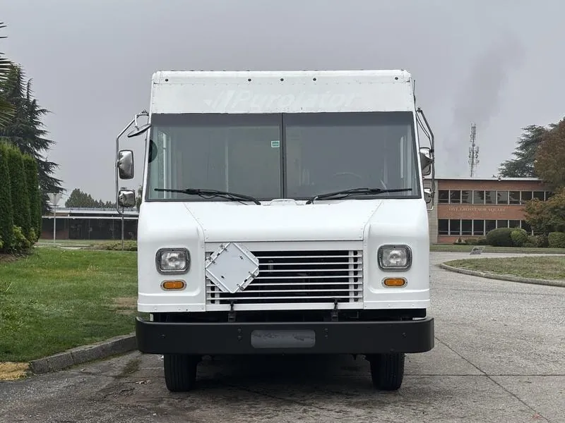Ford E-450 Super Duty 2012 photo 3