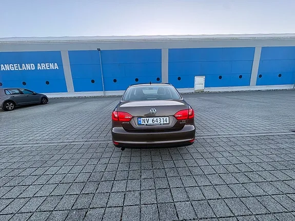 Volkswagen Jetta 2012 photo 2