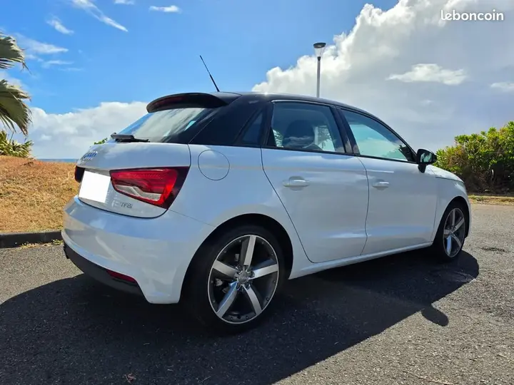 Audi A1 2015 photo 2