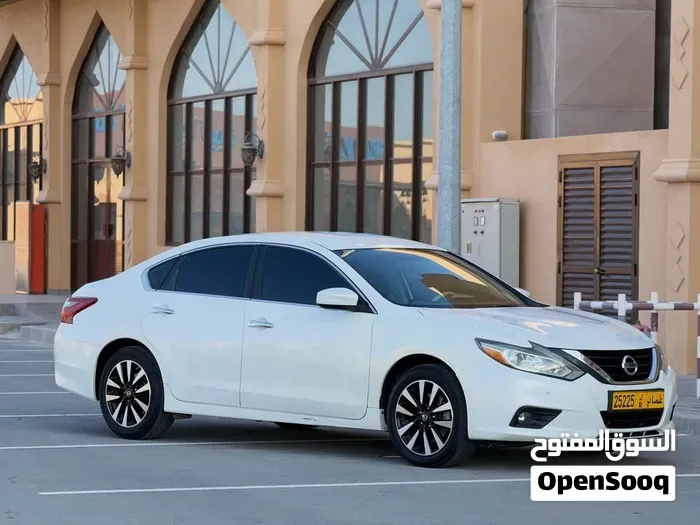 Nissan Altima 2018 photo 2