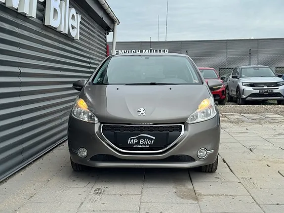 Peugeot 208 2012 photo 5
