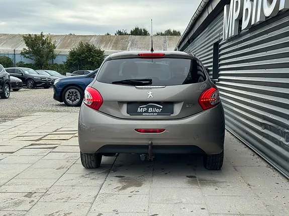 Peugeot 208 2012 photo 4