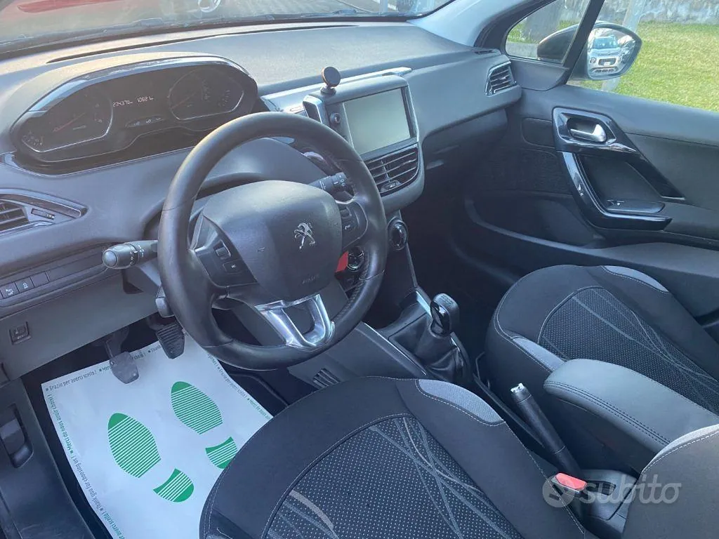 Peugeot 208 2013 photo 5