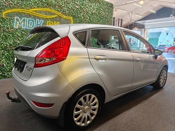 Ford Fiesta 2012 photo 4