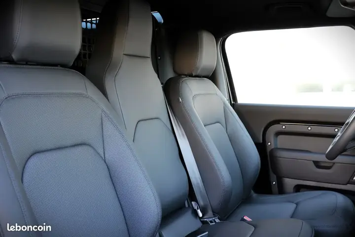 Land Rover Defender 2026 photo 2