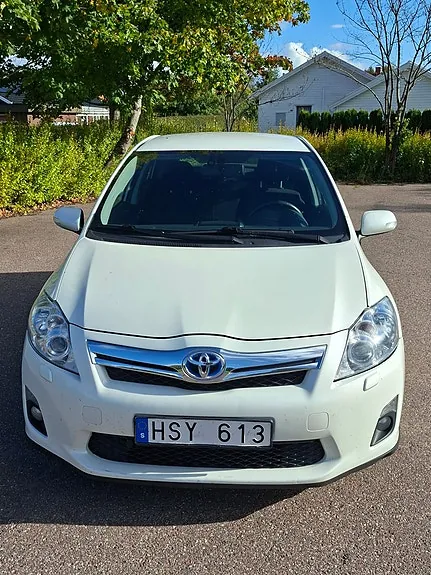 Toyota Auris 2010 photo 2