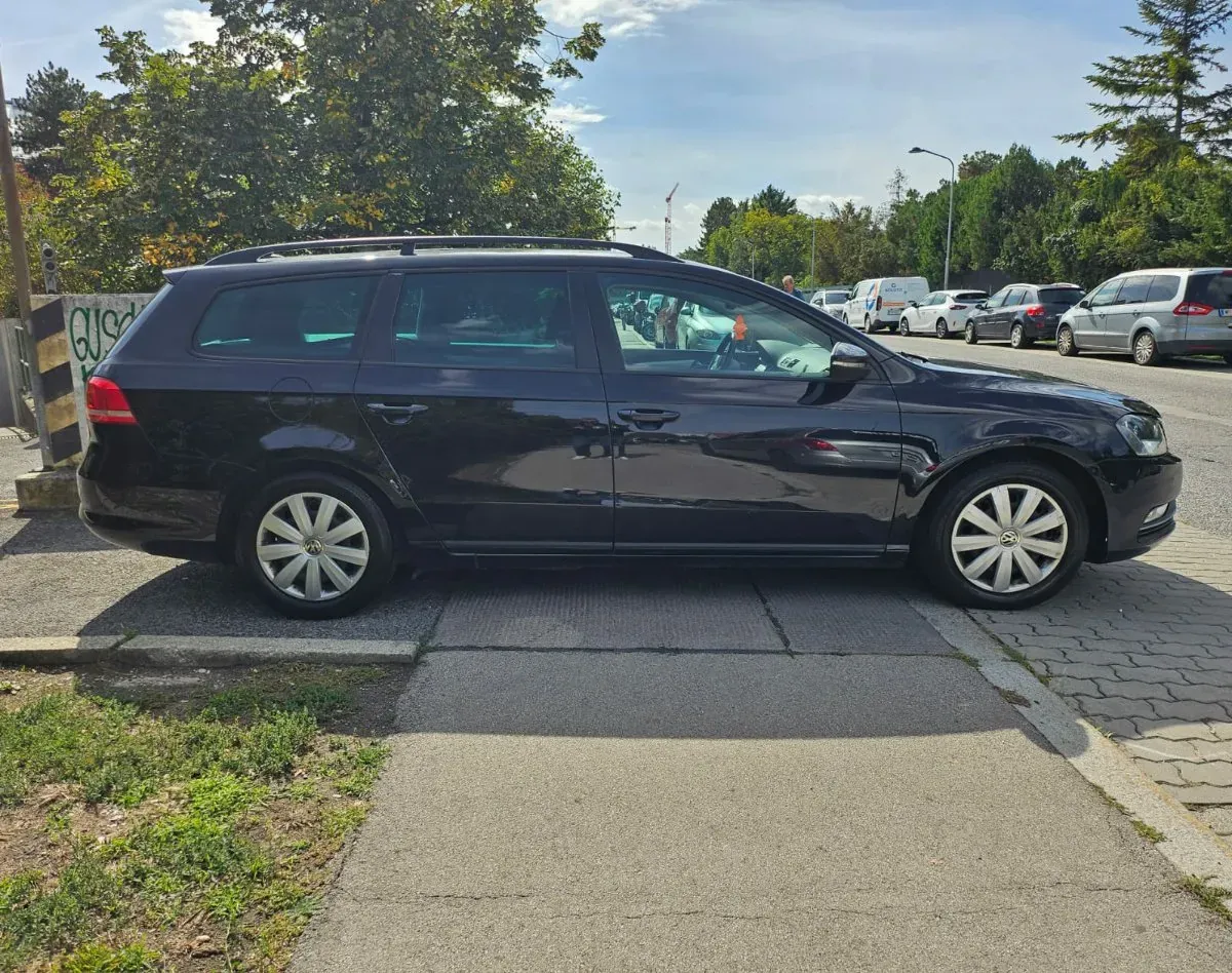 Volkswagen Passat 2011 photo 3