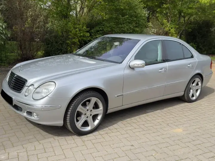 Mercedes-Benz E 240