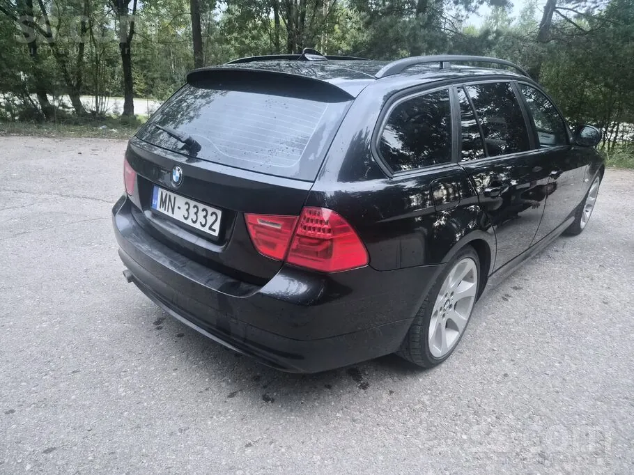 BMW 318 2010 photo 4