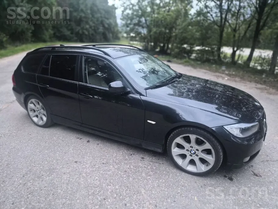 BMW 318 2010 photo 3
