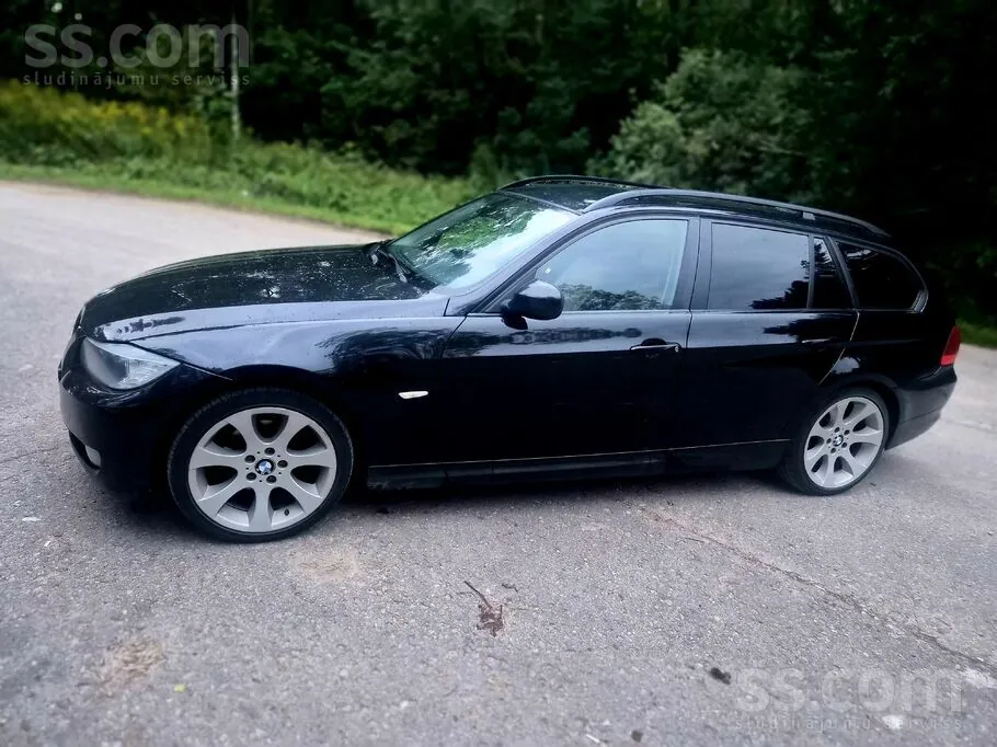 BMW 318 2010 photo 2