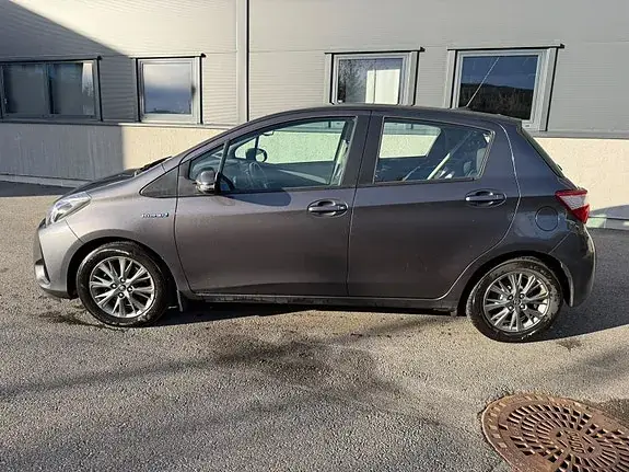 Toyota Yaris 2017 photo 3