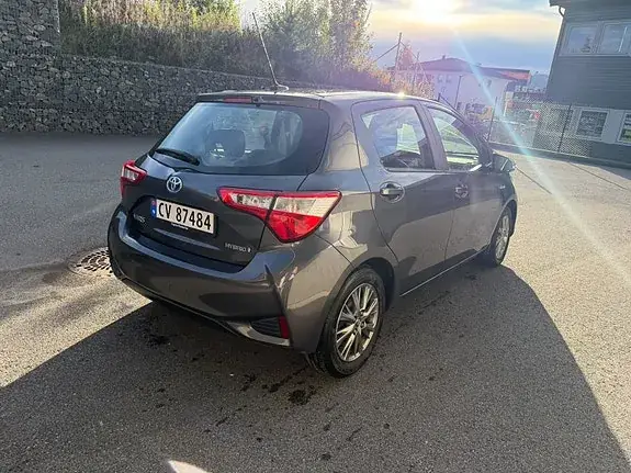 Toyota Yaris 2017 photo 5