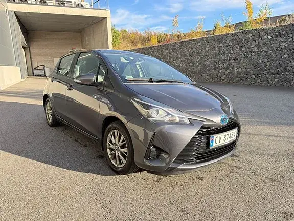 Toyota Yaris 2017 photo 2