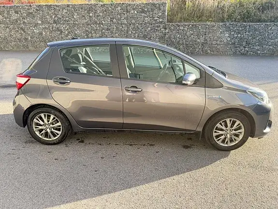 Toyota Yaris 2017 photo 4