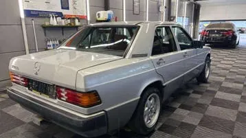 Mercedes-Benz 190 E 1988 photo 3