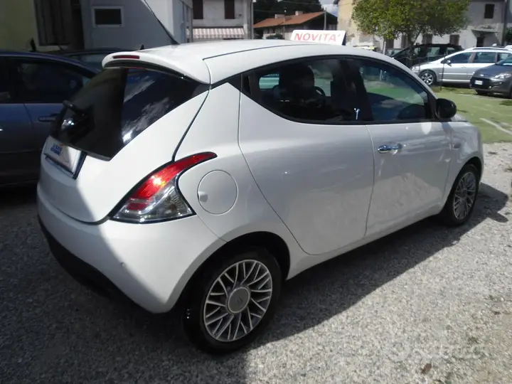 Lancia Ypsilon 2013 photo 5