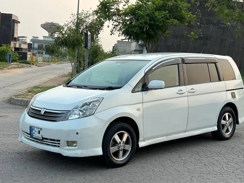 Toyota Isis