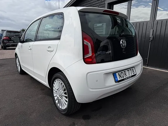 Volkswagen Up 2016 photo 5