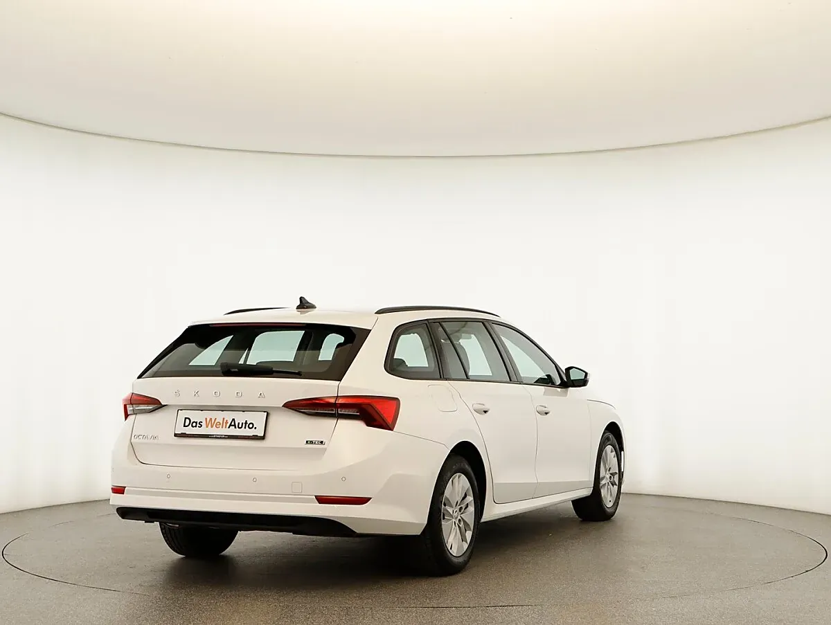 Skoda Octavia 2023 photo 3