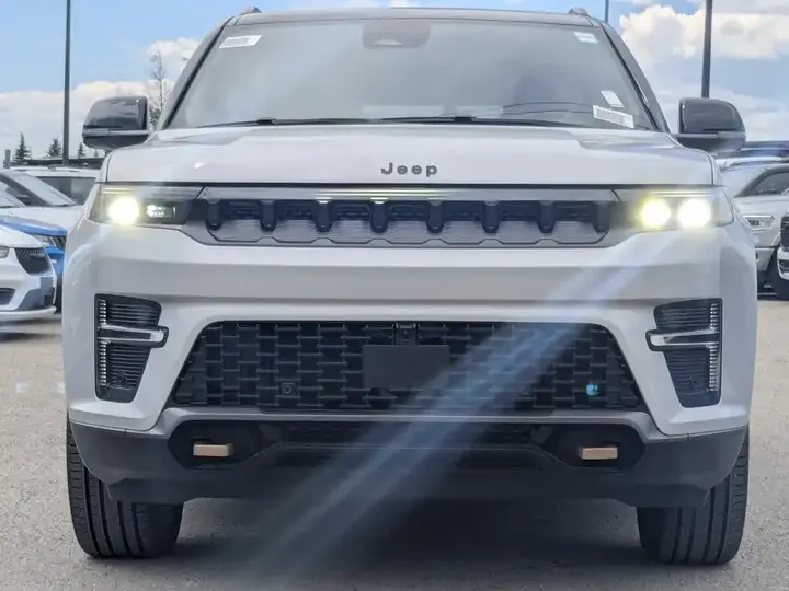 Jeep Grand Wagoneer 2026 photo 3