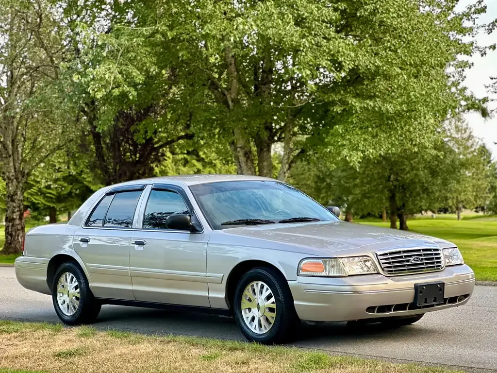 Ford Crown Victoria 2003 photo 4