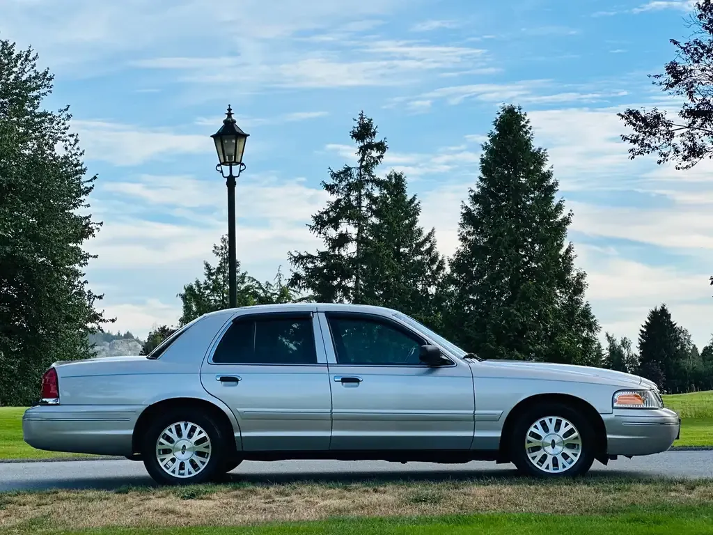 Ford Crown Victoria 2003 photo 5
