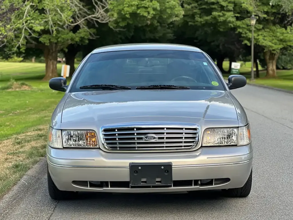 Ford Crown Victoria 2003 photo 3