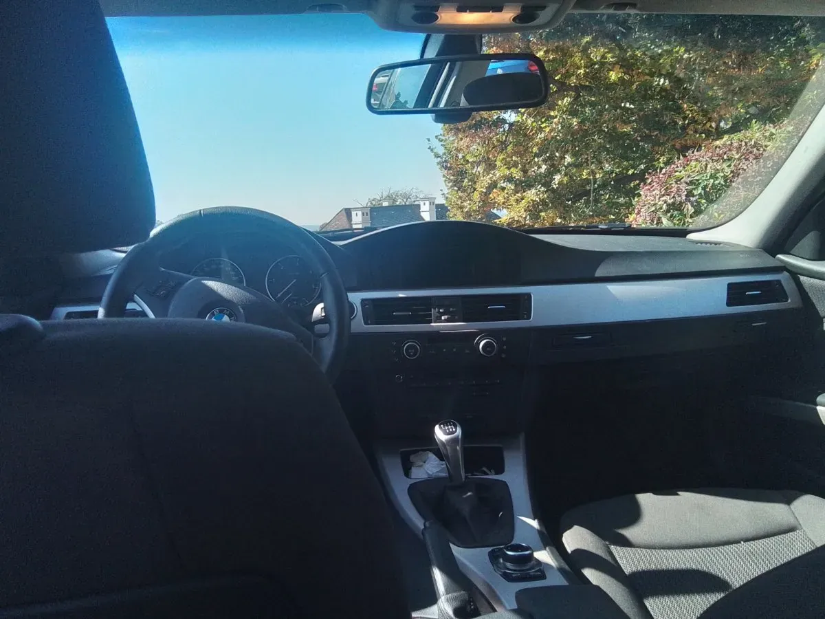 BMW 3 Series 2012 photo 3