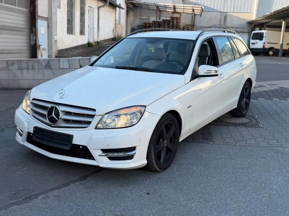 Mercedes-Benz C220