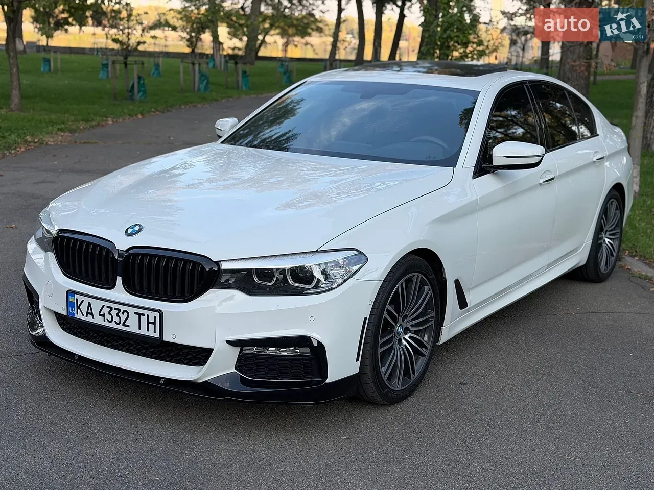 BMW 5 Series 2017 photo 2