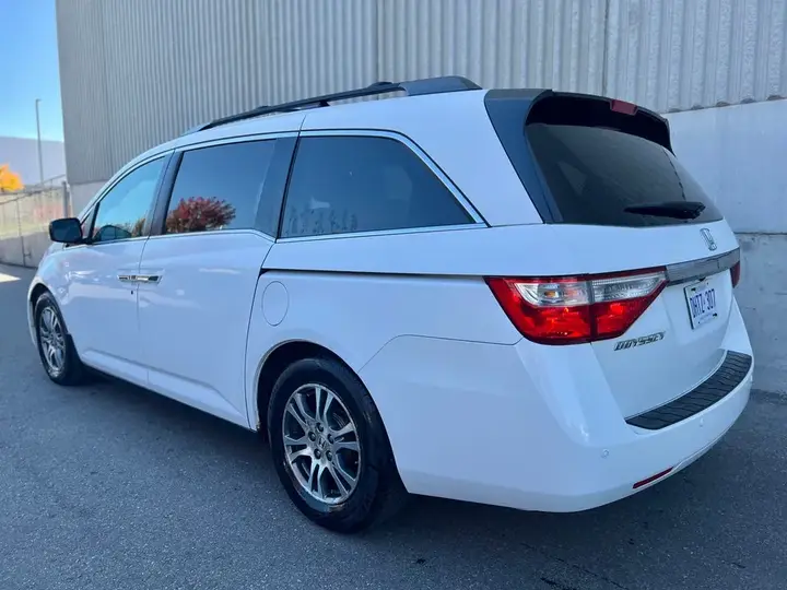 Honda Odyssey 2011 photo 3