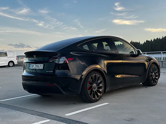 Tesla Model Y 2025 photo 5