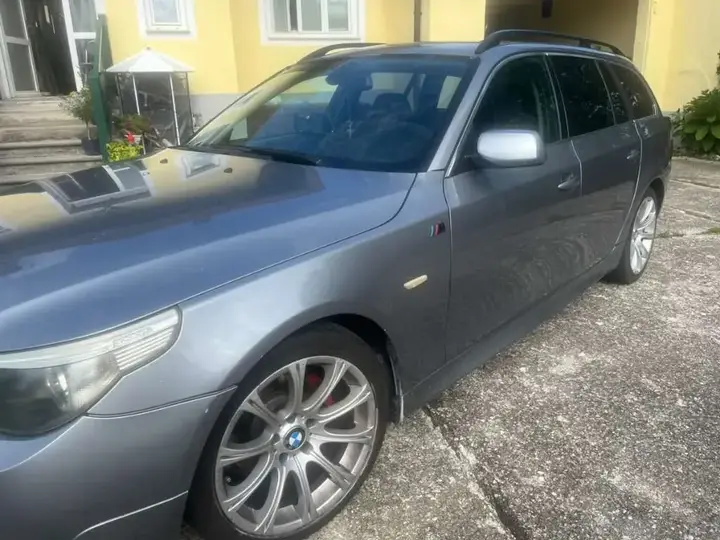 BMW 5 Series 2004 photo 2