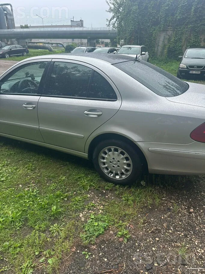Mercedes-Benz E270 2005 photo 4